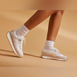 NWOT - New Balance 237 Sneaker - Women's Size 8